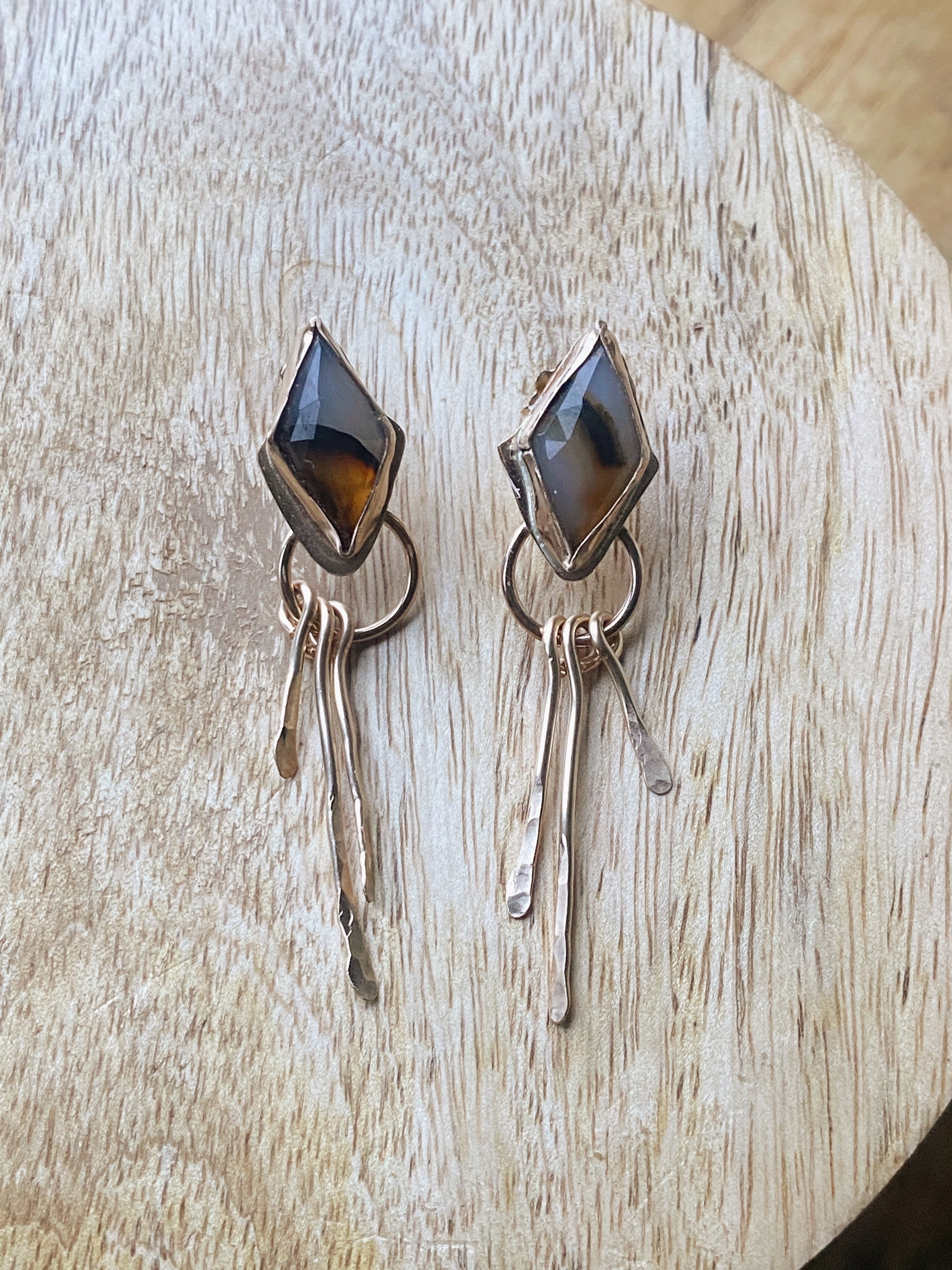 Brauner Frieden Ohrstecker