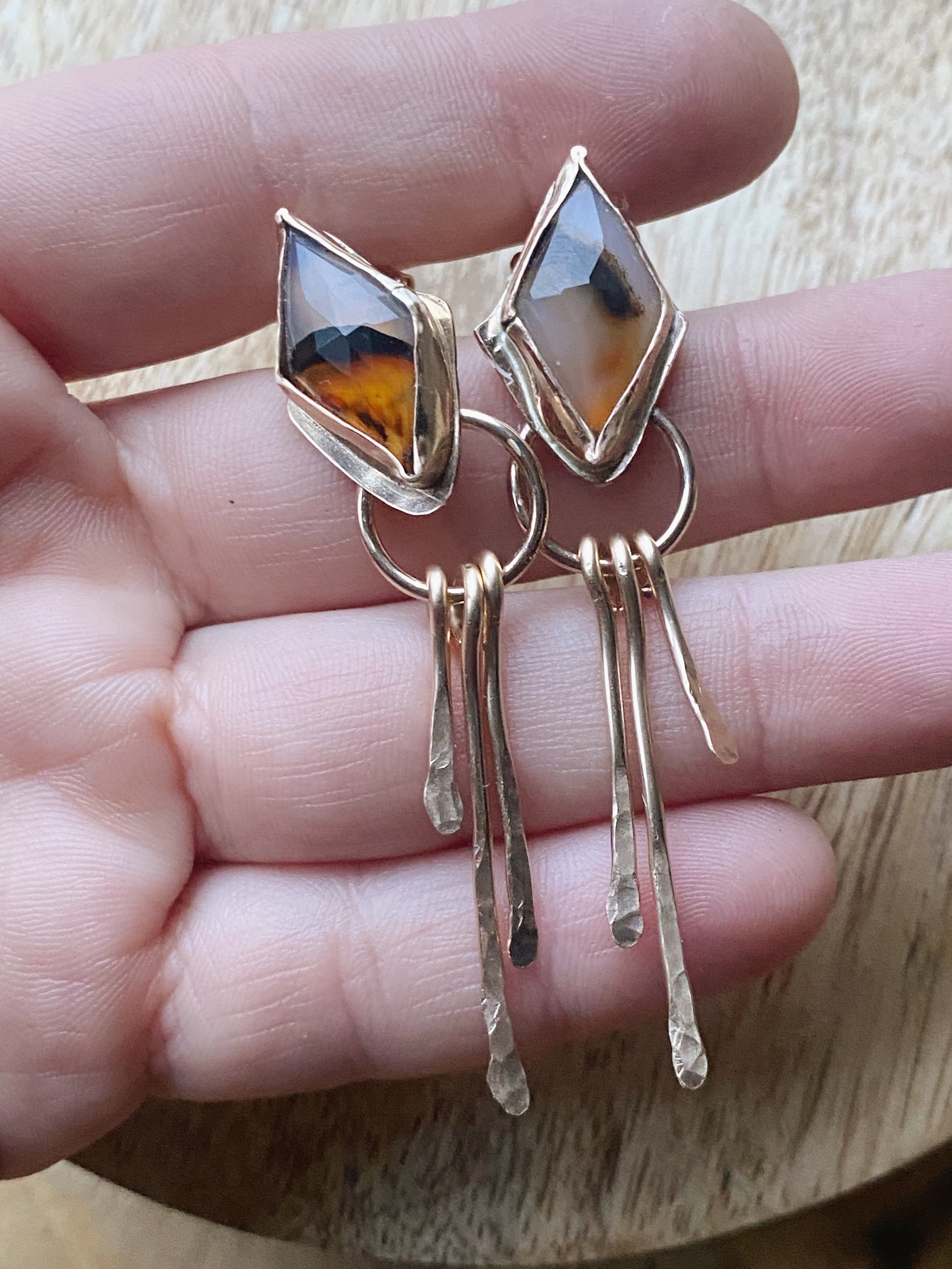 Brauner Frieden Ohrstecker