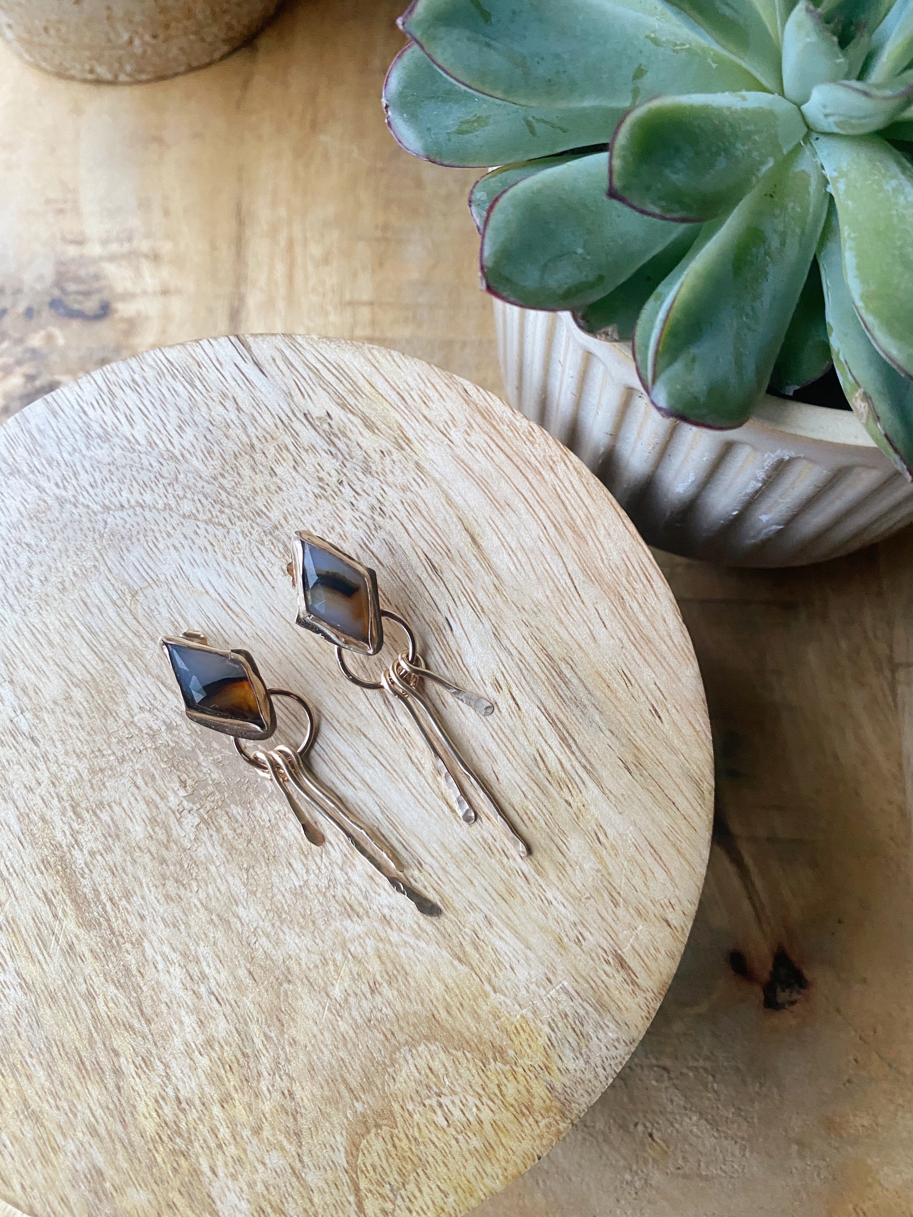 Brauner Frieden Ohrstecker